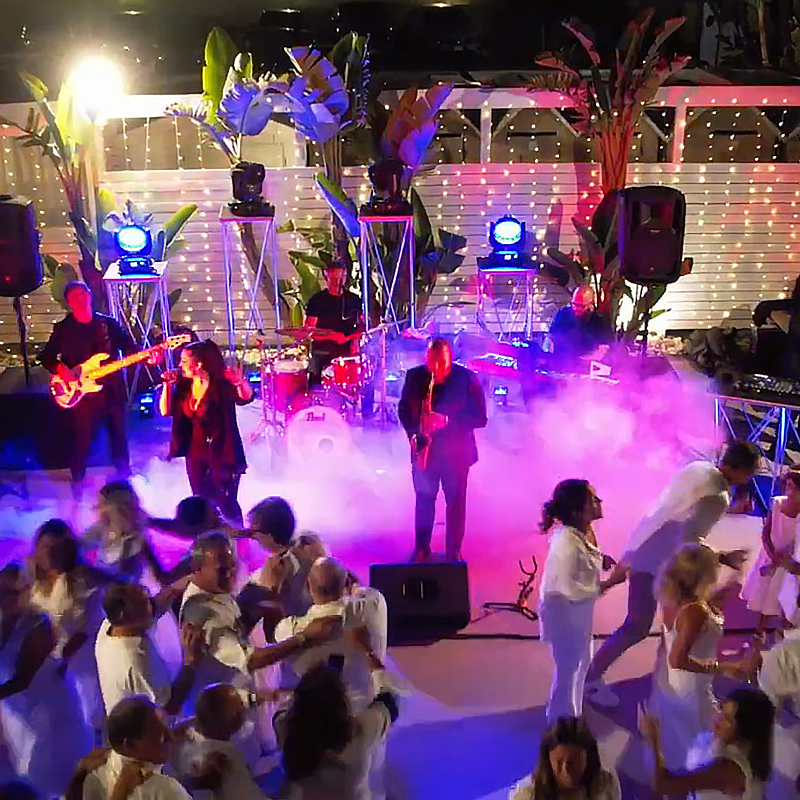 Festa di compleanno 18 anni sul mare al Coco beach a Polignano a Mare